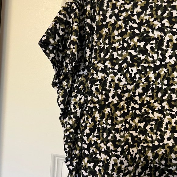 Michael Kors "camo" print top/blouse in size Small - Picture 4 of 5